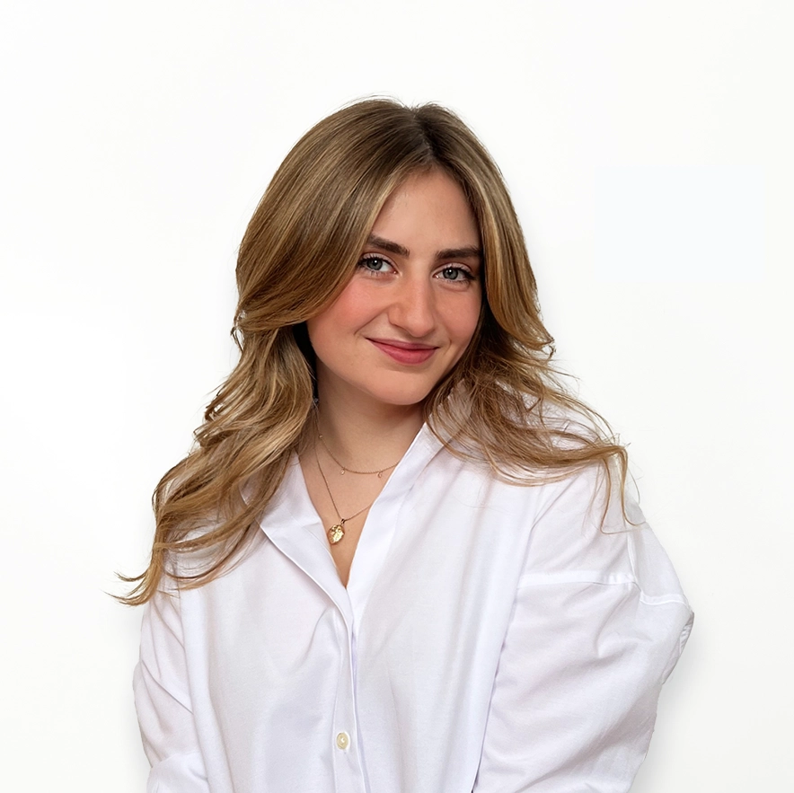 img data-src="bubble-digital-founder-Megan" alt="Portrait of the marketing founder, providing a personal and professional touch to the brand.".>