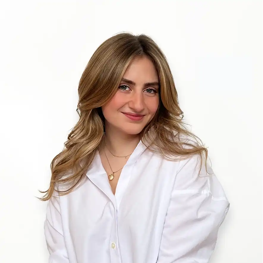 img data-src="bubble-digital-founder-Megan" alt="Portrait of the marketing founder, providing a personal and professional touch to the brand.".>